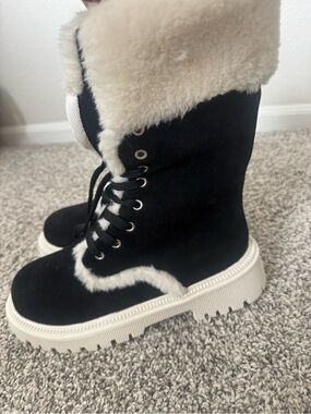 Women’s Black Faux-Shearling Lace-Up Winter Boots